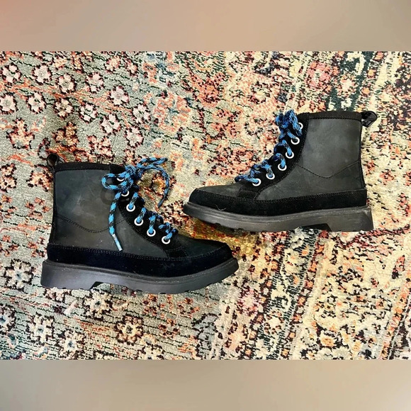 UGG Robley Boot - Picture 9 of 12